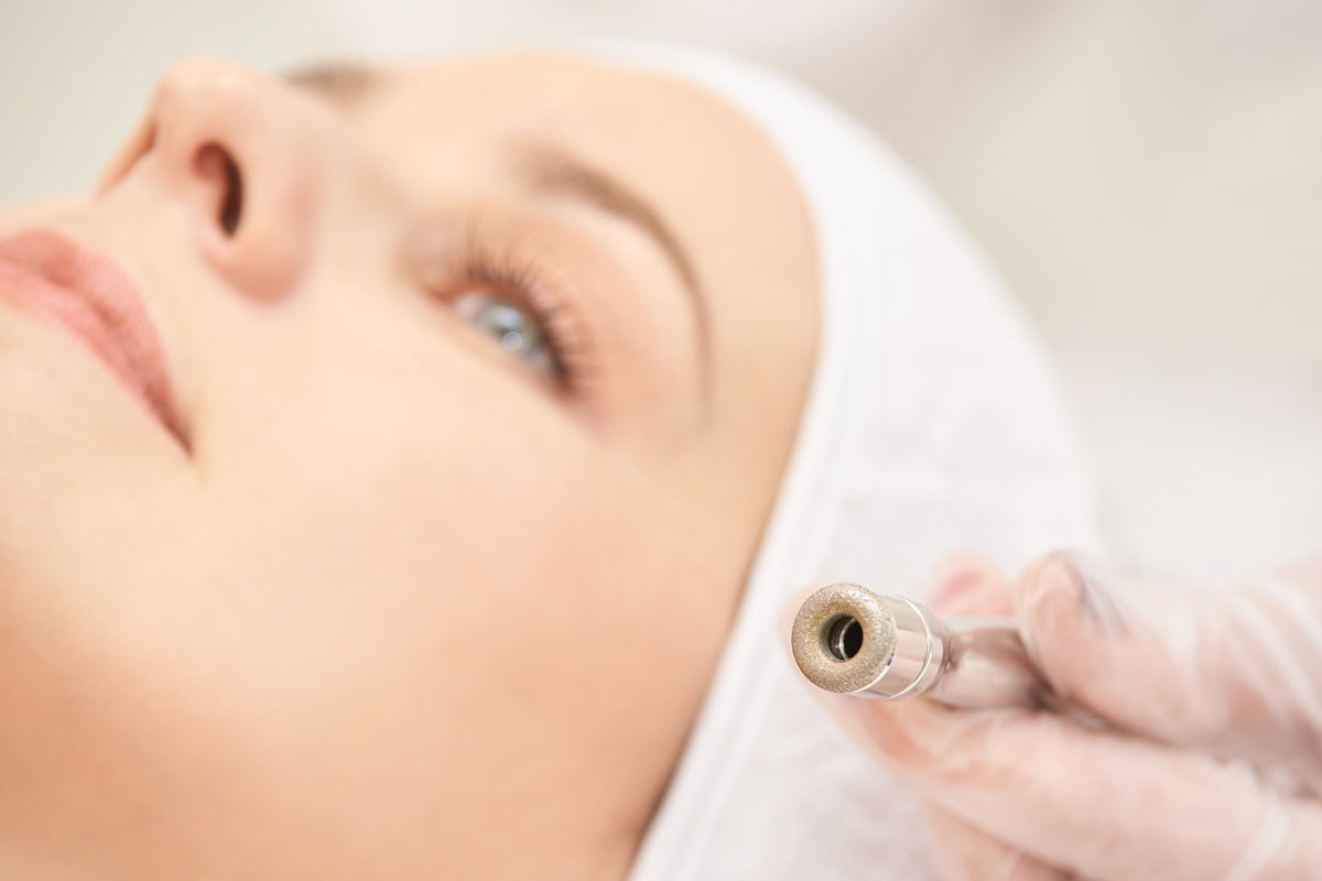 The Microdermabrasion Starter Guide: Diamond- tip Resurfacing and Advanced Techniques