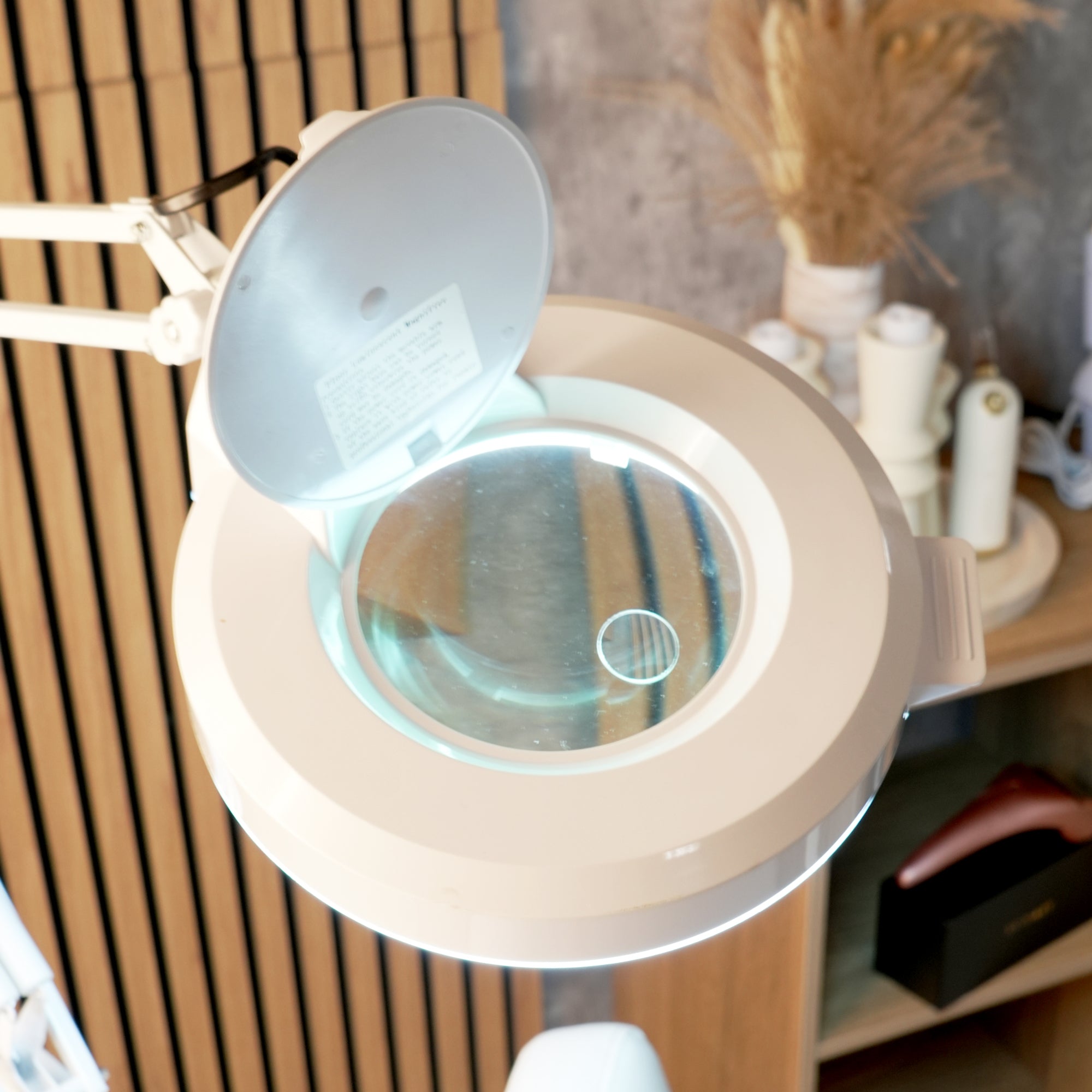 Round 5x Diopter Magnifying Lamp